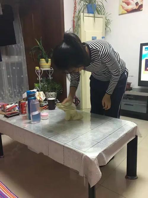 躬行劳动之美，点亮青春底色——记高一八班社会实践活动与家庭劳务服务